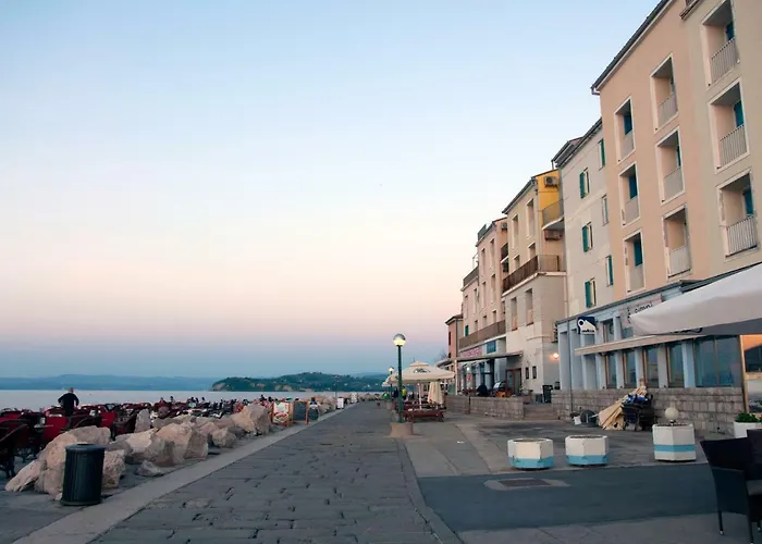 Spacious Balcony Apartment Piran